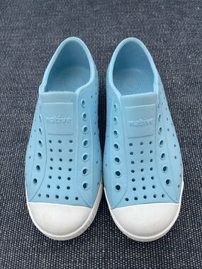 Native Jefferson Kids Water Shoes in Sky Blue with White Toe